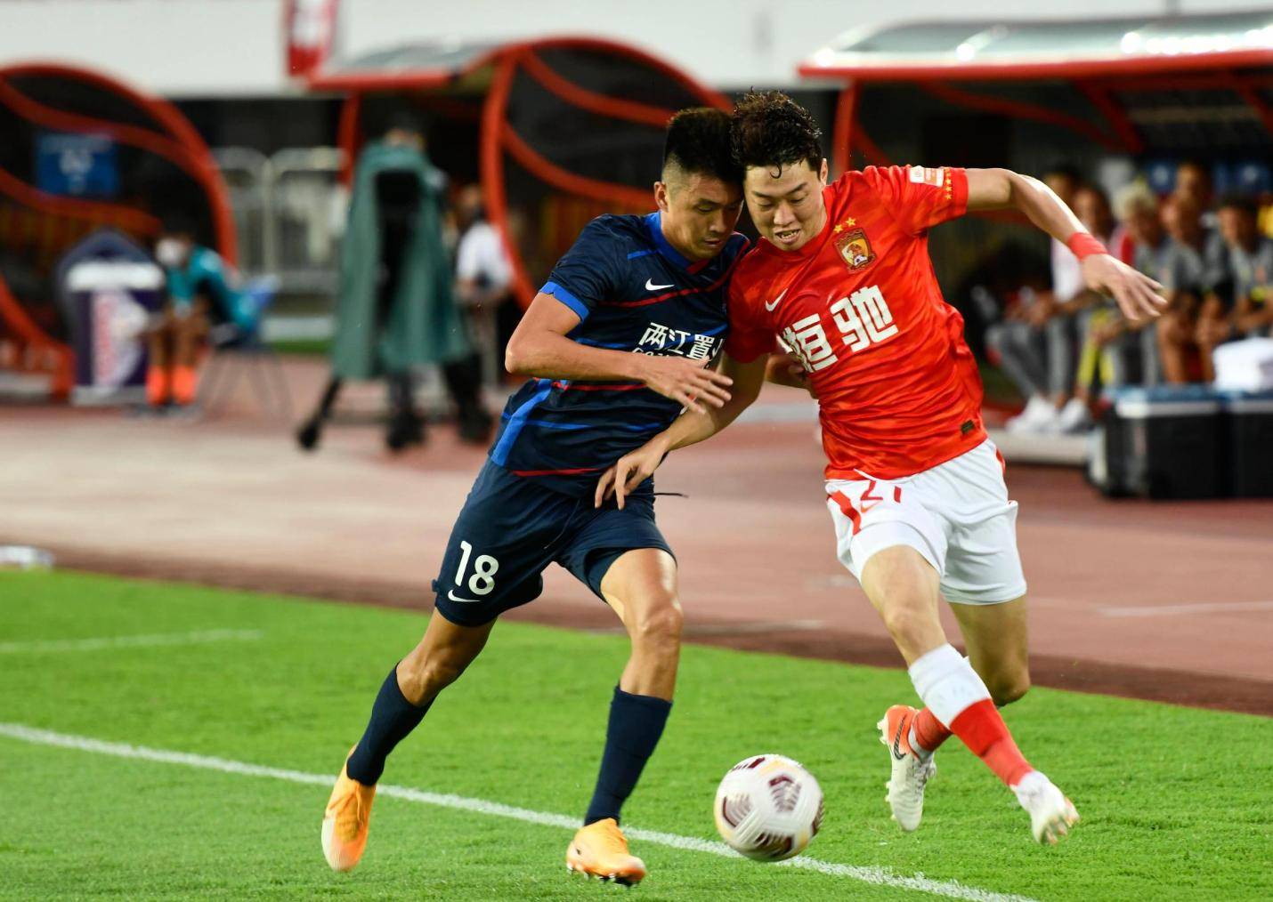 广州队迎葡超关键赛，清晨调整名单，更衣室稳定，阵容厚度经受考验 -竞技宝