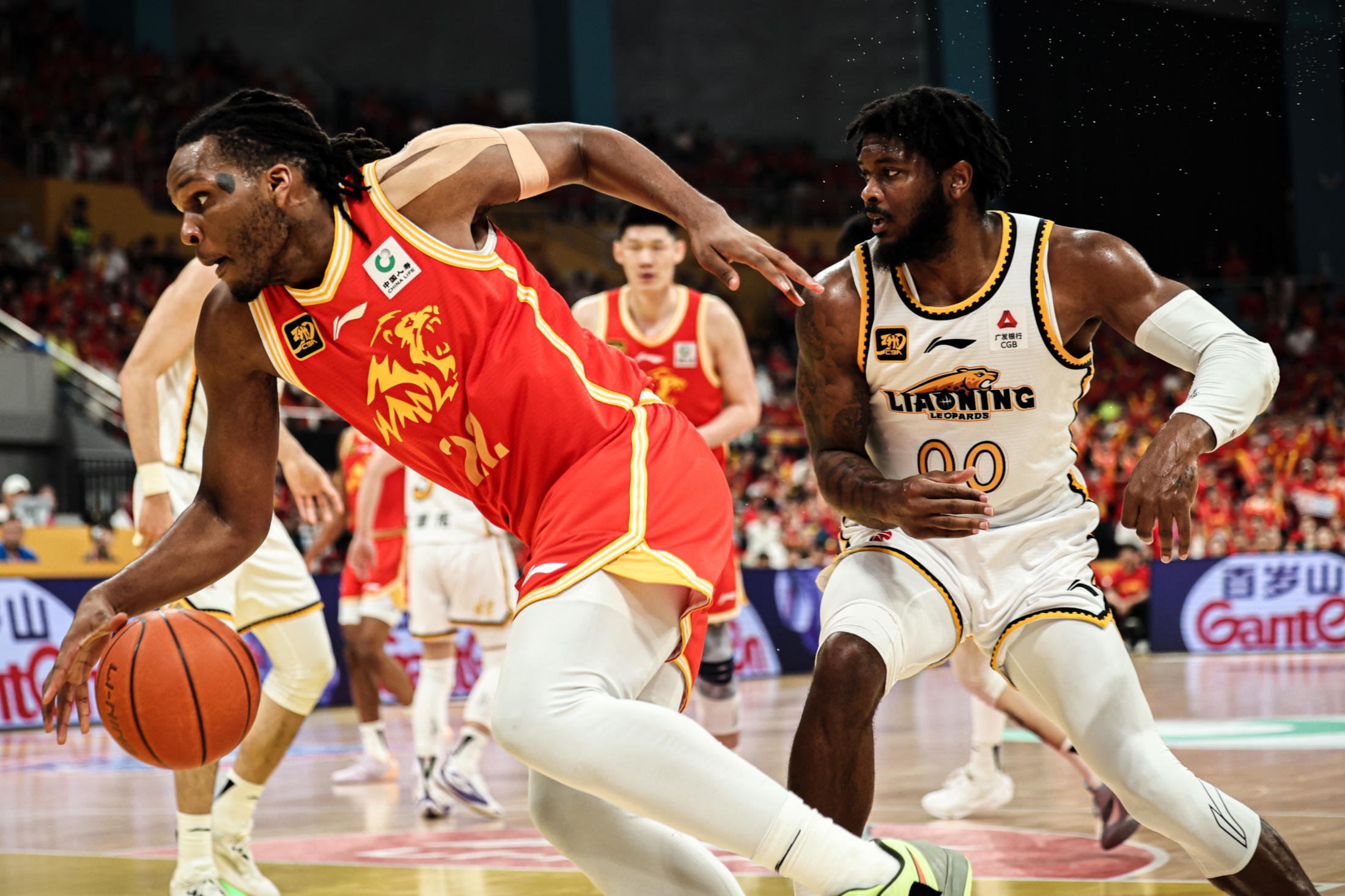 CBA常规赛国际比赛日再迎强敌，纽约尼克斯单刀错失，主帅态度——话题不断，更衣室氛围转暖 -竞技宝入口