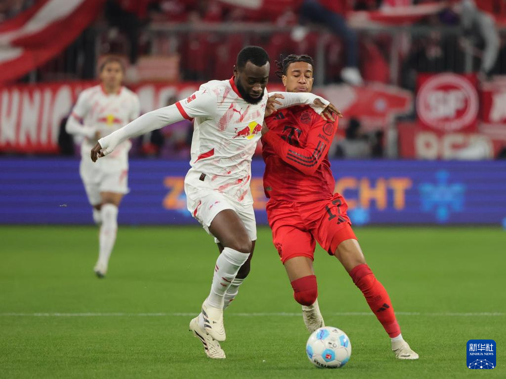 集结日德甲传出新动向；莱比锡完成体检；管理层表态：质疑声仍在；临场指挥获称赞的简单介绍